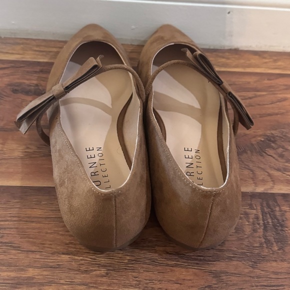 Journee Collection Women's Brown Flats with Bow size 7.5 - Picture 3 of 6